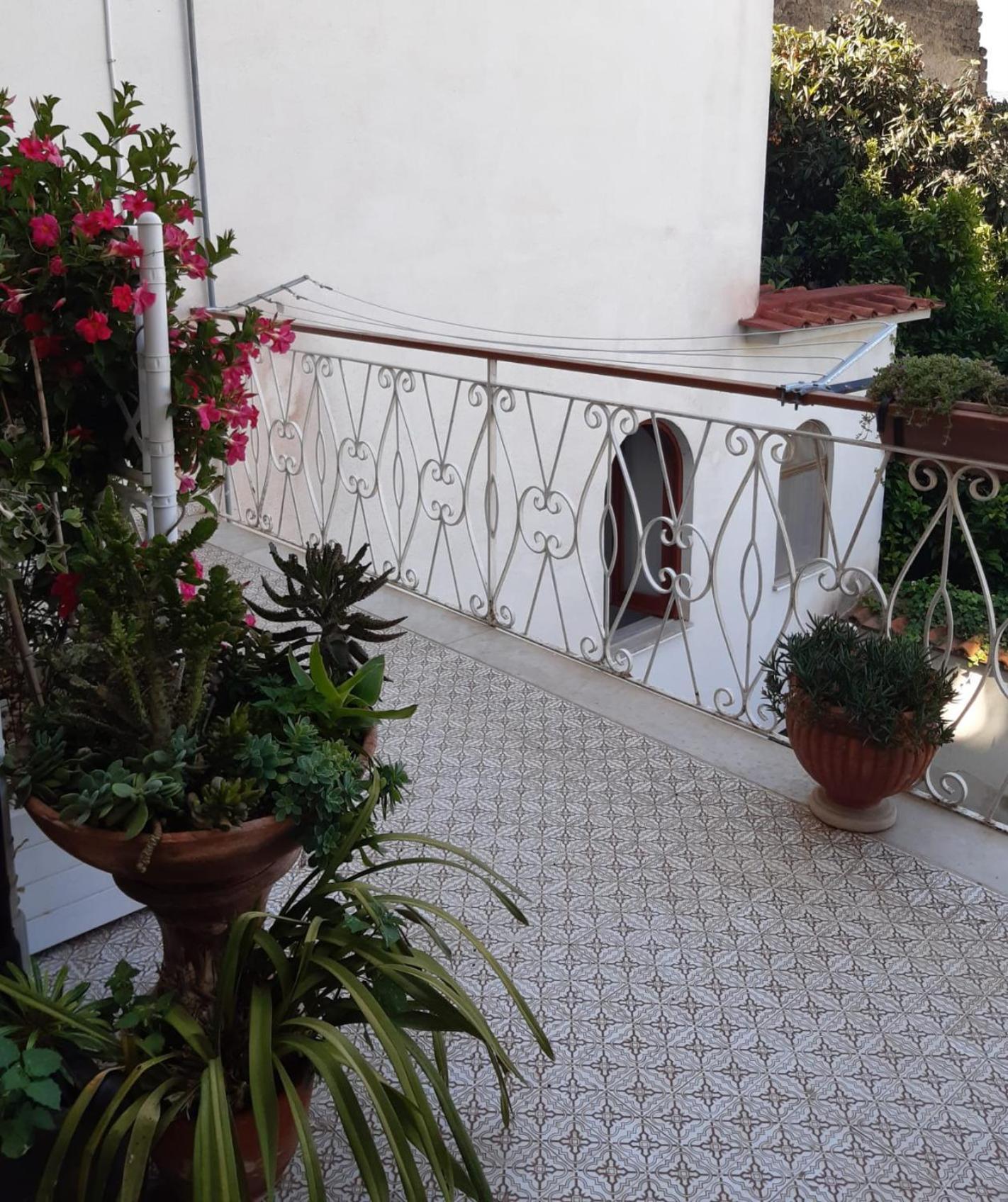 La Casa Di Rosa - Casa Vacanze Meta Exterior foto